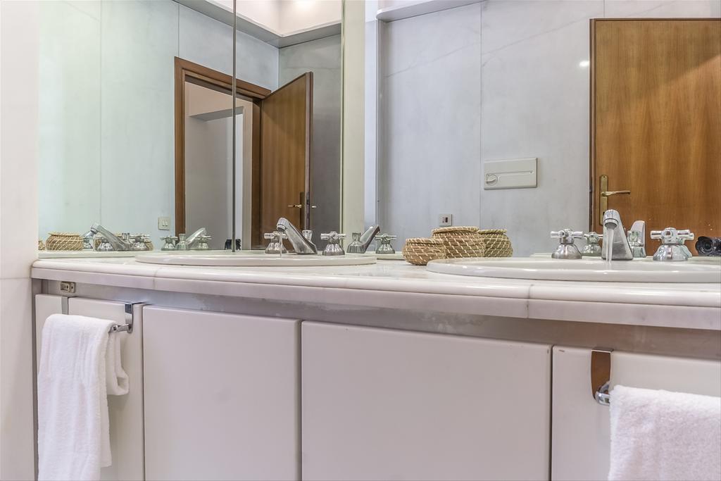 Palazzo Borghese Lovely Flat Рим Экстерьер фото
